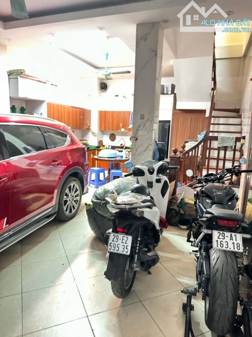 Bán Nhà - Đường Láng - Phân Lô - Ô Tô -Ngõ Thông -Gần Phố - 50M2 - 5 Tầng - 18 Tỷ Hơn - 2
