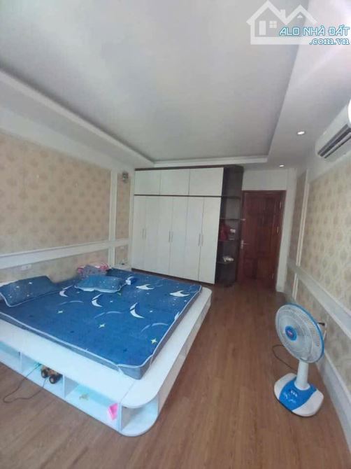 Cho thuê nhà nguyên căn tại mặt ngõ 217 trần phú,40m2x5 tầng Giá 14tr - 2