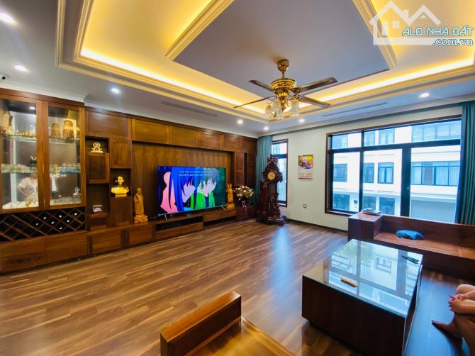 Tòa Nhà Mặt phố Nguyễn Viết Xuân Hà Đông, View Hồ, Kinh Doanh 2 mặt tiền, 95m2*9T, 5,3m MT - 2