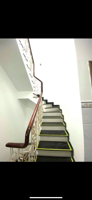 Cho thuê nhà đường Hòa Hảo Q10, 2 lầu 3PN, 3WC, 44m2, giá 16tr/tháng - 2