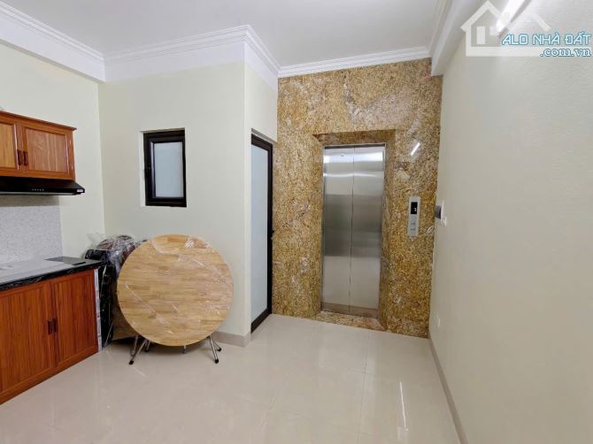Cho thuê căn hộ tầng 2,3,4, có thang máy, đầy đủ nội thất, ngõ 75 phố Vĩnh Phúc,Ba Đình,HN