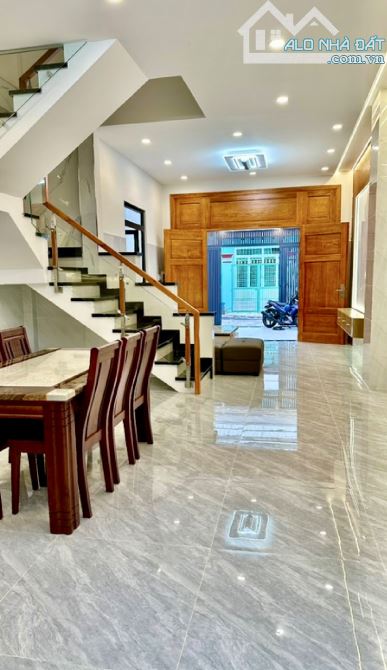 Bán nhà mới 1 trệt 2 lầu full nội thất, 5x20m, sổ hồng riêng, gần Trần Văn Mười – XTD - 2