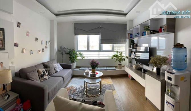 đường thương hiệu Nguyễn Văn Trỗi Dt 4x12,64 5 lầu giá chỉ 15 tỷ chốt - 2