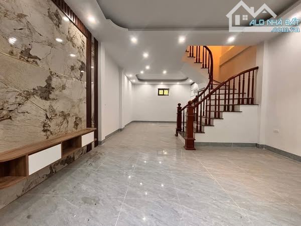 Chỉ đúng 2,480 tỷ có ngay nhà 3 Tầng, Đường Ô Tô Đỗ Cổng. -Vị trí tại Phụng Châu, gần Đại - 2