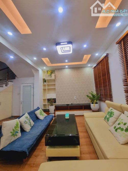 Bán Nhà Phố Nguyễn Phúc Lai, Hoàng Cầu Trung Tâm Đống Đa Ô Tô DT 74M 4T MT 9.4 Giá 25Tỷ - 2