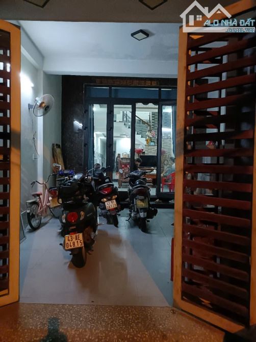 SIÊU HOT -NHÀ 3 TẦNG-ĐƯỜNG NGUYỄN DUY TRINH- TRỤC ĐƯỜNG 10,5M-GẦN BIỂN-GẦN NÚI- DT 135M2. - 2