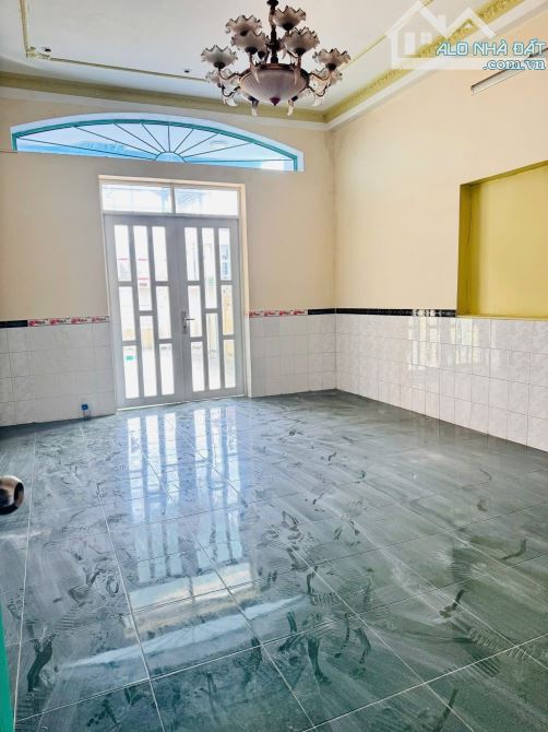 BÁN NHÀ MẶT TIỀN  BA ĐÌNH P10 (4x25m), nở hậu, xây 3 tầng - Q8 - 2
