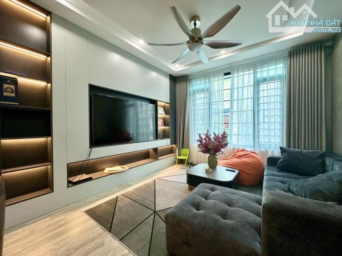Bán liền kề 60m2, 2 mặt đường tại KĐT Đại Kim, giá 19 tỷ, 6PN, 4WC + full nội thất! Hot - 2