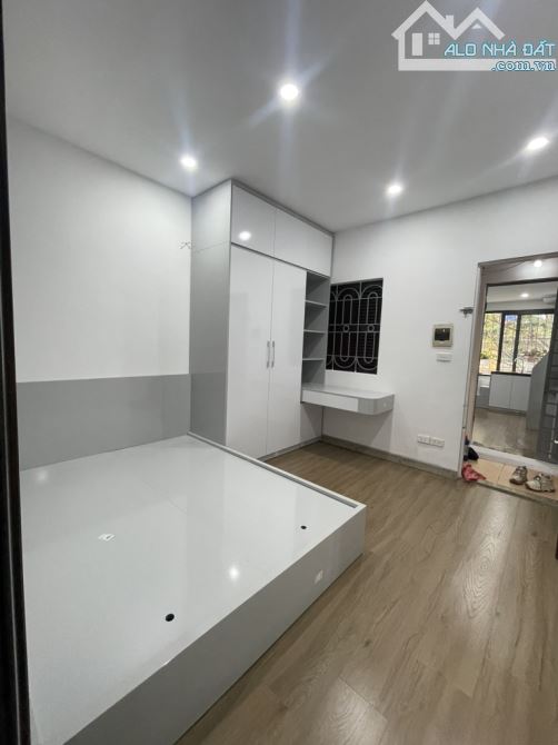 Bán nhà tập thể phố 8/3 sử dụng 60m2 view thoáng có sân chơi giá chỉ 2.8 tỷ - 2