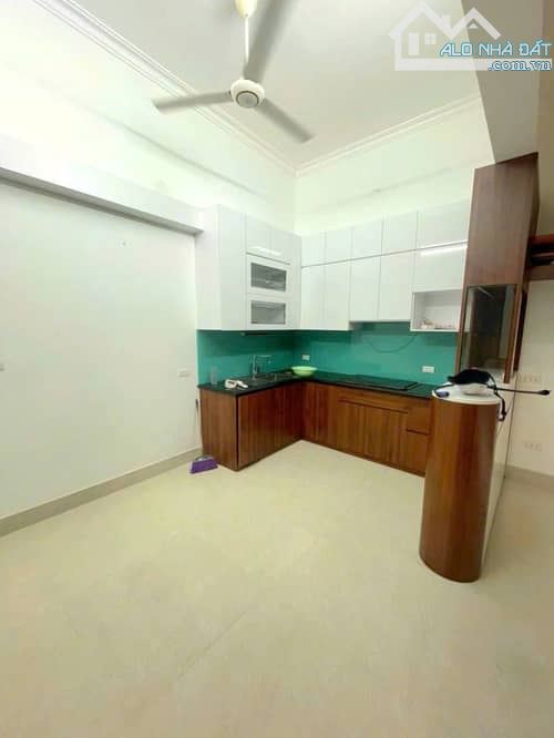 Cần bán nhà đẹp THUỴ KHUÊ Tây Hồ 47m2x3tầng , Mt 7m giá chỉ 9tỷ - 2
