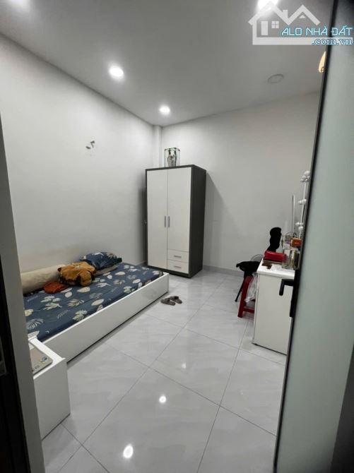 Hẻm xe hơi, ngay chợ Phạm Văn Hai, Bùi Thị Xuân, 2 tầng, diện tích: 39m2. - 2