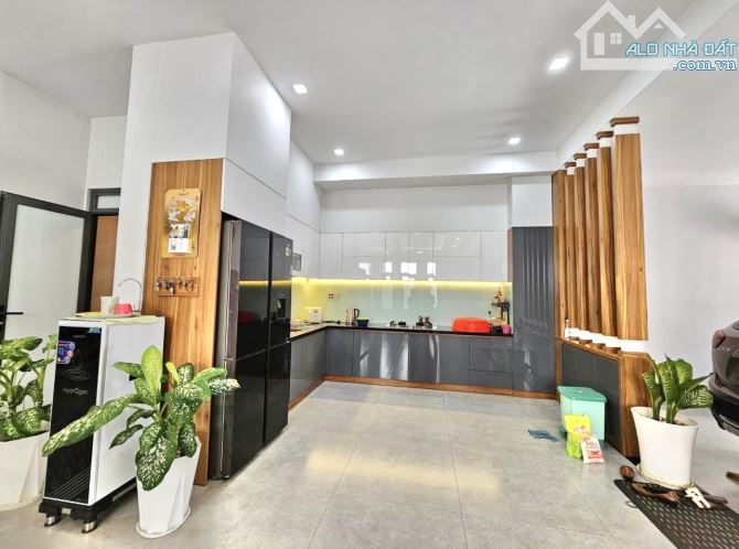 BÁN BIỆT THỰ 1,5 MÊ HẺM 126 YMOAN - DT: 12x25m - H: NAM - TC: 100% - 9,5 TỶ - 3