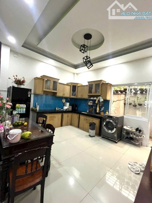Bán nhà hẻm xe hơi Đường Đào Tông Nguyên, Nhà Bè, DT 5 x20m, 3 lầu. Giá 7,2 tỷ - 3