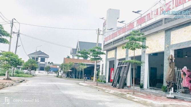 Bán 120m đất đấu giá tại TP Hưng yên. Đường 3 oto tránh . Via he 3m giá chỉ 24tr/m - 3