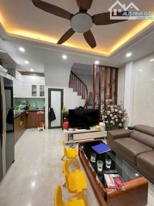 BÁN NHÀ LÔ GÓC THẠCH BÀN LONG BIÊN 5TỶ 37m 5TẦNG MT4m, Ô TÔ KD SÁT PHỐ VÀ GẦN HỒ ĐIỀU HÒA. - 3