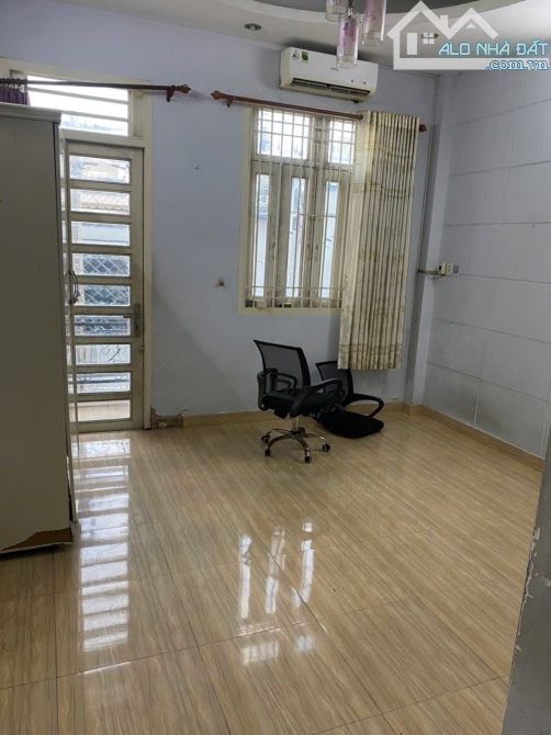 HƠN 3 TỶ CÓ NGAY NHÀ ĐẸP 3 TẦNG- XE HƠI ĐỖ CỬA 32M2 - 4x8 - SHR SÁT NGAY LIÊN KHU 4-5 - 3