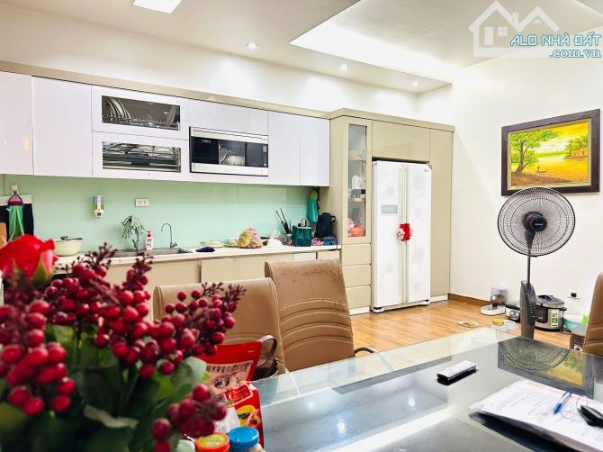 BÁN NHÀ PHÂN LÔ LẠC TRUNG HAI BÀ TRƯNG - 75M 6T MT 5.8M - GARA 2 OTO SẴN Ô CHỜ THANG MÁY - 3