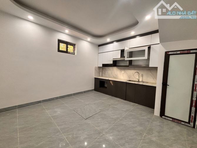 Chỉ đúng 2,480 tỷ có ngay nhà 3 Tầng, Đường Ô Tô Đỗ Cổng. -Vị trí tại Phụng Châu, gần Đại - 3