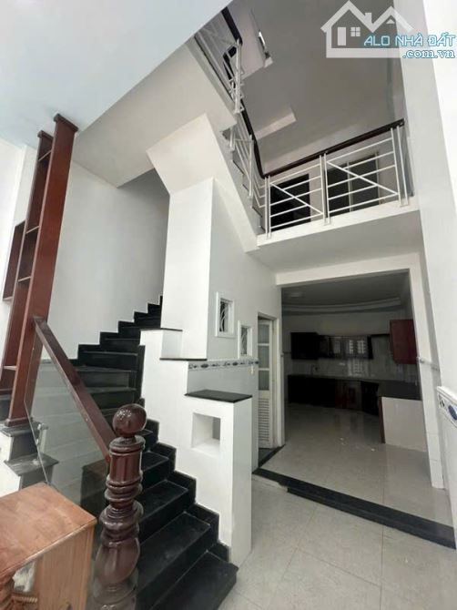 Gần gò dầu _ tân phú _ 4 x 12.5m_ hẻm ô tô _3 tầng _3 phòng ngủ _ giá 5.6 tỷ - 3