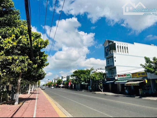 Cần bán 1400m2 mặt bằng 2 mặt tiền đường lớn Võ Văn Kiệt đối diện công viên,ngay siêu thị - 3