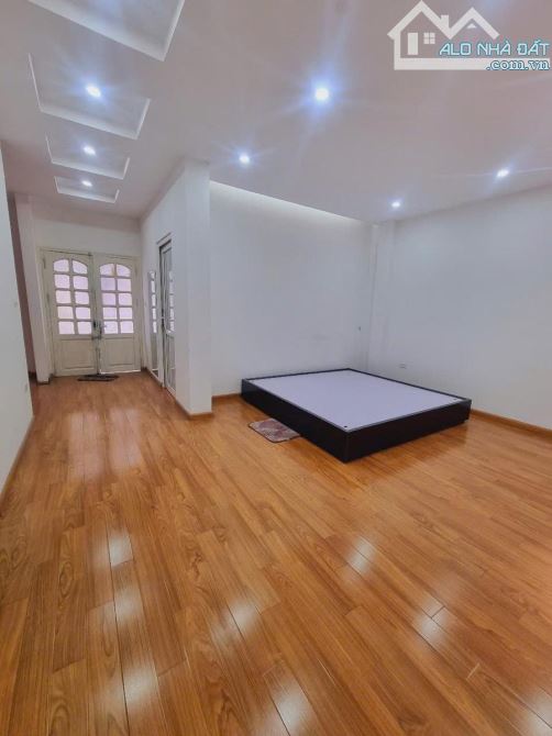 Bán Nhà Phố Nguyễn Phúc Lai, Hoàng Cầu Trung Tâm Đống Đa Ô Tô DT 74M 4T MT 9.4 Giá 25Tỷ - 3