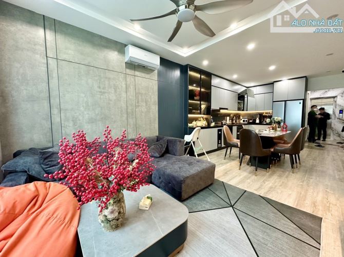 Bán liền kề 60m2, 2 mặt đường tại KĐT Đại Kim, giá 19 tỷ, 6PN, 4WC + full nội thất! Hot - 3