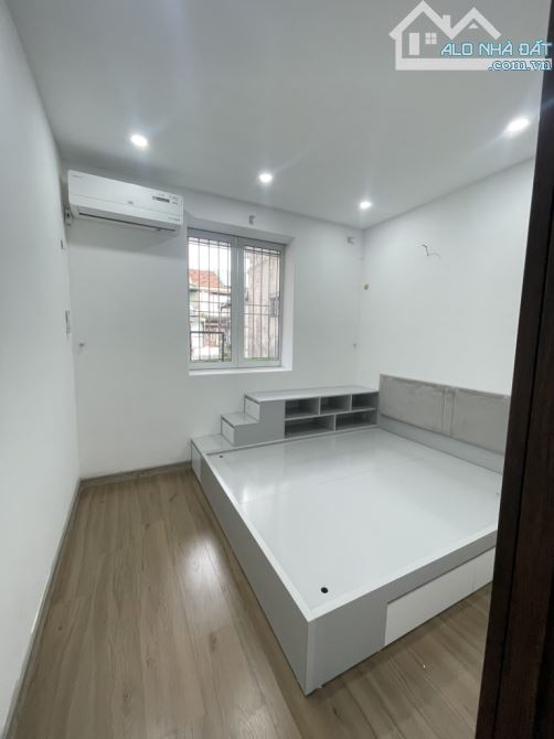 Bán nhà tập thể phố 8/3 sử dụng 60m2 view thoáng có sân chơi giá chỉ 2.8 tỷ - 3
