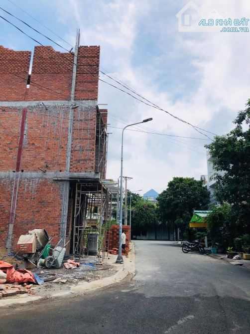 CHỦ GỞI BÁN NHÀ 1 TRỆT 2 LẦU (HOÀN CÔNG) ĐANG HOÀN THIỆN KHU TĐC QUANG VINH. GIÁ CHỈ 4 TỶ - 3
