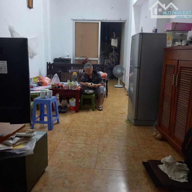 Bán nhà phố Khâm Thiên, lô góc, vỉa hè đá bóng, siêu kinh doanh, 142m2, 60 tỷ