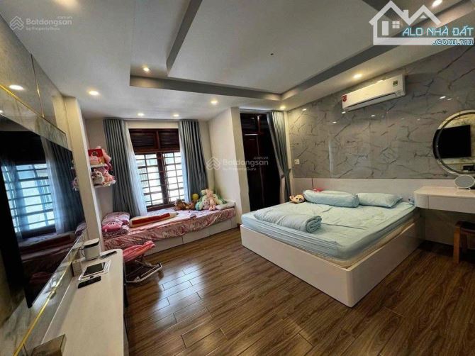 Bán nhà(4,5x8m) HXH tận cửa, 5 tầng mới cứng Phan Đăng Lưu Phú Nhuận. Giá 9 tỷ 2 - 3