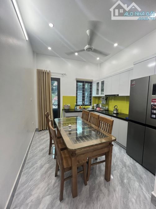 SIÊU PHẨM NHÀ PHÂN LÔ - FULL NỘI THẤT SỊN SÒ - 2 MẶT THOÁNG - BA GÁC ĐỖ CỬA - KHUNG CỘT - 4