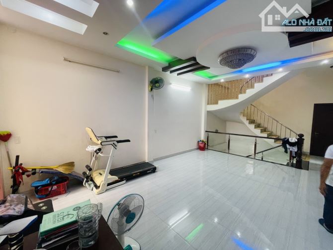 Biệt thự mặt tiền Phú Thạnh, Tân Phú, 5x27m vuông, 4 lầu - 4
