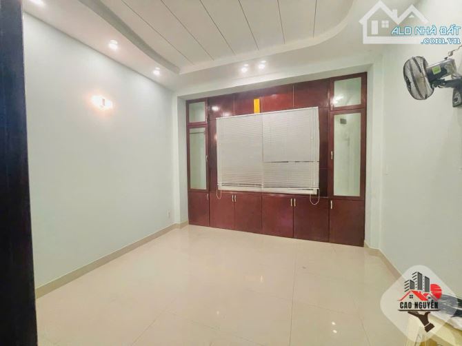 Nhà 3 lầu 4 phòng ngủ, có nội thất, Đường Mã Lò, Bình Tân - 4