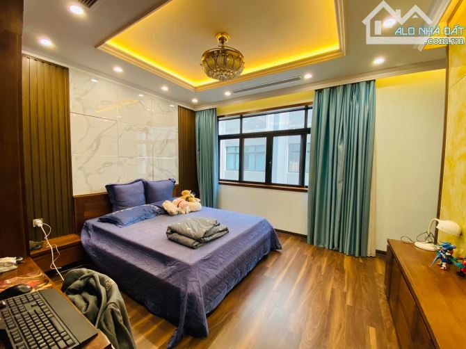 Tòa Nhà Mặt phố Nguyễn Viết Xuân Hà Đông, View Hồ, Kinh Doanh 2 mặt tiền, 95m2*9T, 5,3m MT - 4