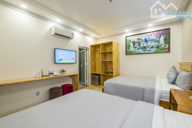 Cho thuê k.sạn 36 phòng- mt bạch đằng, tân bình- dt: 179m2- 7 tầng- giá: 240tr/th - 4