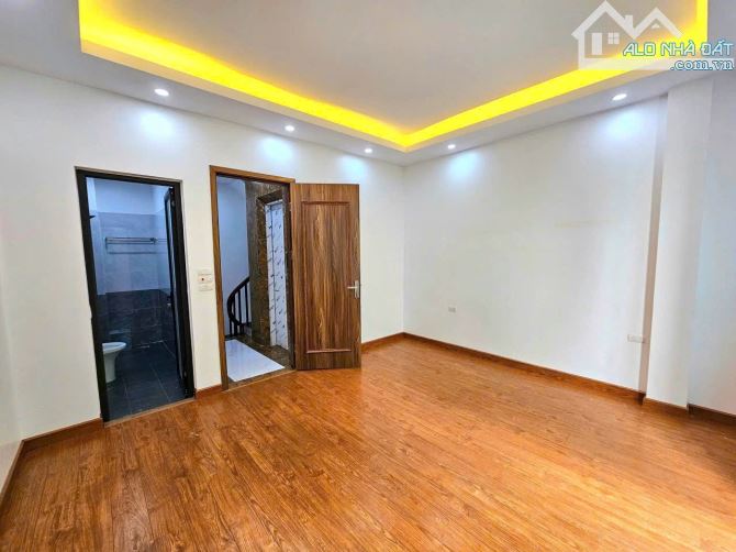 B án Nhà Phú Thượng 6 Tầng Thang Máy - Lô Góc - 30m ra ô tô đậu DT 35m2 6T Mt 4.5m - 4