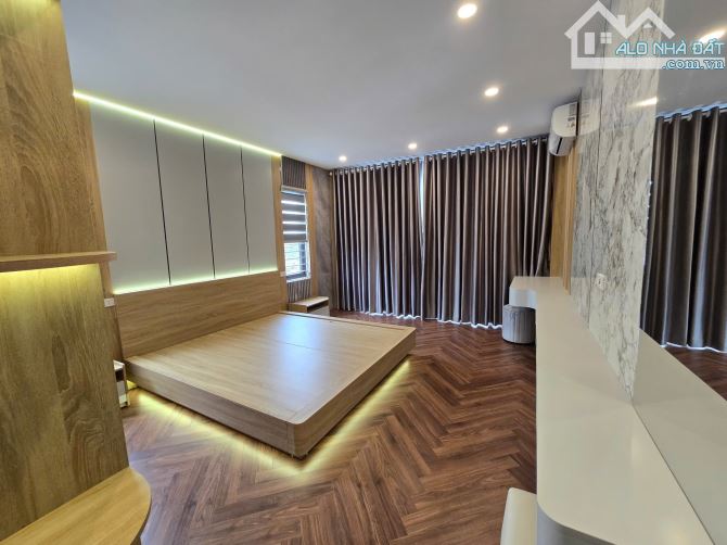 THẠCH BÀN - LONG BIÊN - LÔ GÓC 2 THOÁNG - FULL NỘI THẤT - GARA 7 CHỖ - Ô TÔ ĐỖ NGÀY ĐÊM. - 4