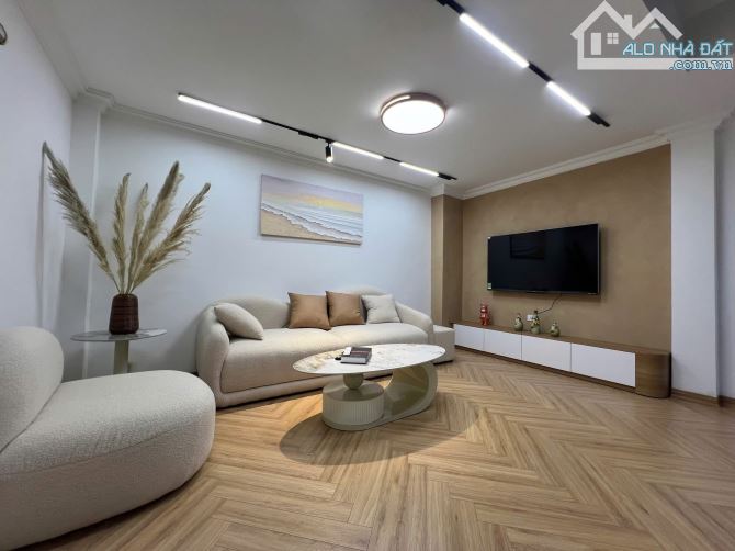 Bán nhà Bạch Mai 37/40m2, 5T, mt 4.2m lô góc, full nội thất, quy hoạch sát phố. Giá 7.8 tỷ - 4