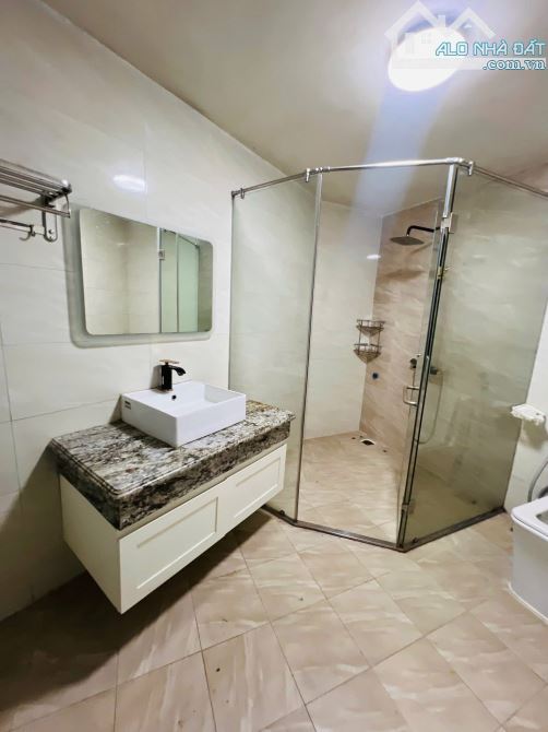 Bán nhà Thanh Nhàn 67/75m2, 5T, mt 7m thang máy, oto đỗ cửa, cách phố 15m. Giá 23.5 tỷ TL