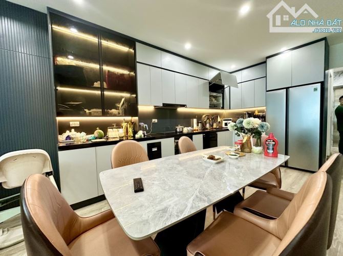 Bán liền kề 60m2, 2 mặt đường tại KĐT Đại Kim, giá 19 tỷ, 6PN, 4WC + full nội thất! Hot - 4