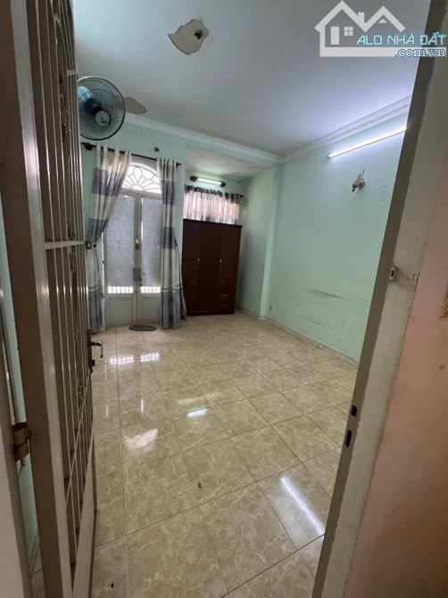 Nhà bán: đường văn Chung. Q Tân Bình. DTSD 45m2. 4 tầng .  7,2 tỷ - 5
