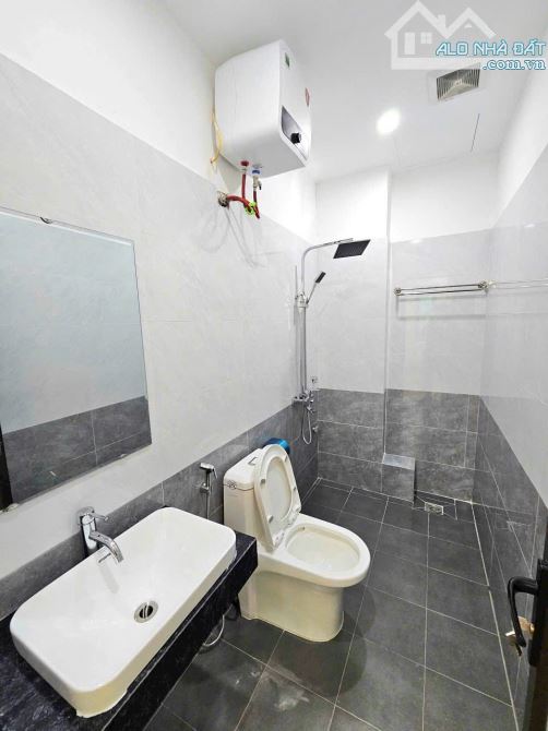 B án Nhà Phú Thượng 6 Tầng Thang Máy - Lô Góc - 30m ra ô tô đậu DT 35m2 6T Mt 4.5m - 5