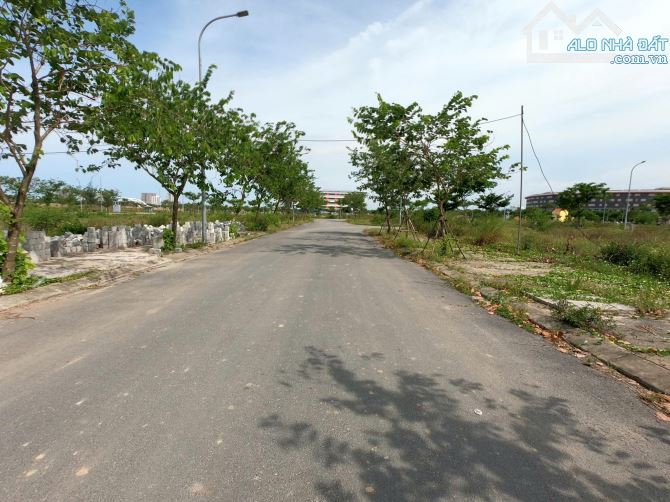 LÔ GÓC ĐƯỜNG 33m HOÀNG MINH THẮNG, KĐT FPT, CẠNH FPT PLAZA 4 GẦN 500m2, MT 16m, GIÁ 4X TỶ - 5