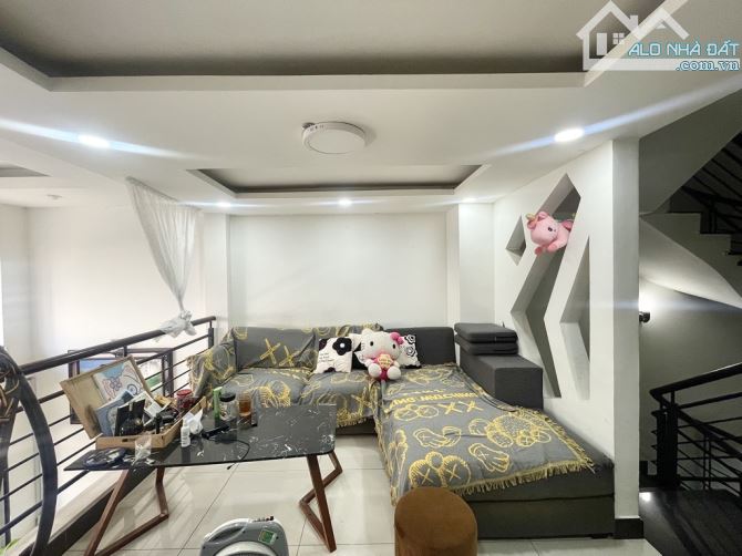 NHÀ THIẾT KẾ HIỆN ĐẠI PHƯỜNG THẠNH LỘC QUẬN 12 HƠN 5 TỶ- 4 TẦNG DT 80m2 (4x20)- HXT 8M - 5