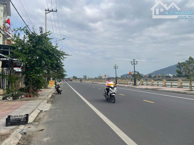 Cần bán lô mặt tiền đường bờ kè Trần Phú thị trấn Diên Khánh. Giá 4 tỷ 350 triệu - 5