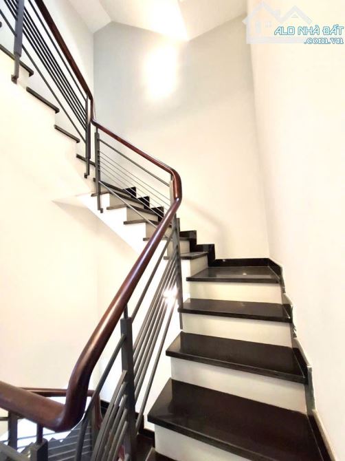 Bán gấp nhà 4 tầng Tân Bình hẻm 10m xe hơi quay đầu ngang 4,4m nở hậu chỉ 6.x tỷ - 5