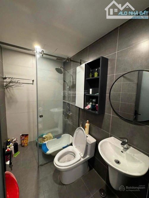 Bán nhà(4,5x8m) HXH tận cửa, 5 tầng mới cứng Phan Đăng Lưu Phú Nhuận. Giá 9 tỷ 2 - 5