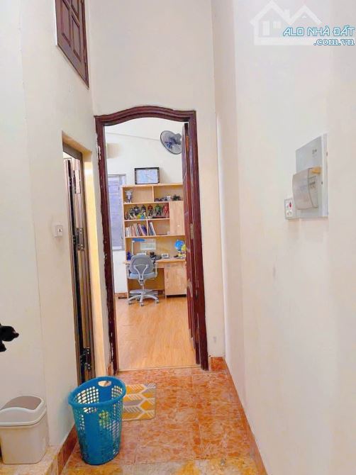 Nhà đẹp ở ngay Cầu Giấy. Sổ vuông 40m, 5 tầng 4 ngủ MT4m5 Giá 8.4 tỷ - 6