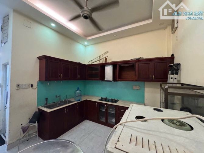 Nhà bán: đường văn Chung. Q Tân Bình. DTSD 45m2. 4 tầng .  7,2 tỷ - 6