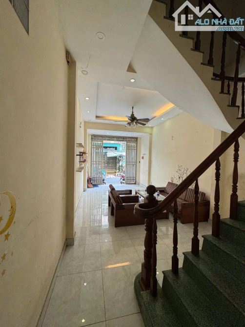 Nhà bán: đường văn Chung. Q Tân Bình. DTSD 45m2. 4 tầng .  7,2 tỷ - 7